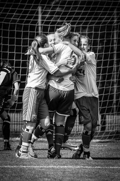 Bild 2592 - wBJ Hamburger SV : SV Henstedt Ulzburg : Ergebnis: 4:2